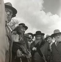 קבלת פנים בשדה התעופה בלוד לרב יקותיאל יהודה הלברשטאם מקלויזנברג.