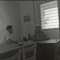 עזר ויצמן במשרדו.