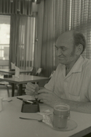 פורטרט של המשורר יונתן רטוש.