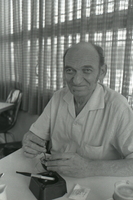 פורטרט של המשורר יונתן רטוש.