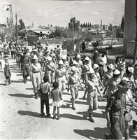 צעדה 1964, נציגים שונים צועדים.
