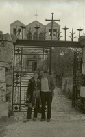 סינדי וסופי בכנסיה הפרנציסקנית על ראש הר תבור.