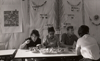 ישיבה בסוכה בהאחזות הנח"ל מעלה גלבוע עם הקמתה.