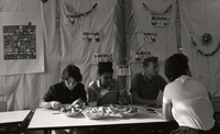 ישיבה בסוכה בהאחזות הנח"ל מעלה גלבוע עם הקמתה.