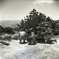 חייל חיל התותחנים בעמדות מול הכוחות המצריים בפלוג'ה.