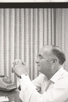 פורטרט של חבר הכנסת והדיפלומט אהוד אבריאל.