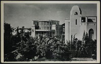 תל אביב: בית ביאליק והעיריה.
