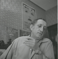 המנהל ובמאי התיאטרון, יעקב אגמון.