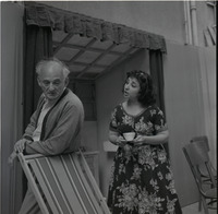 השחקנים זיגמונד טורקוב ואסתר גרינברג.