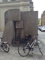 Photograph of: Memorial on the place of the synagogue in München (Munich).