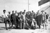 תמונה משותפת של קבוצת המטיילים : בנים ובנות.