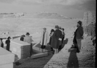 ראש עיריית בני ברק, יצחק גרשטנקורן, מתפלל בבית עלמין