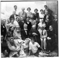 תמונה משפחתית לרגל נישואיה של זוהרה (זוהר/זי) וילבוש עם יצחק ז'ק, חיפה.