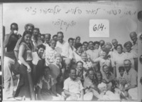 יצחק בן-צבי (מסומן ב- X) בין חברי אגודת "השומר" לאחר הלוויית אלכסנדר זייד.