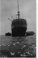 האניה 'הר ציון', בבעלות החברה הארץ ישראלית Palestine Maritime Lloyd Ltd, עוגנת מחוץ לנמל תל אביב.
