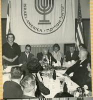 שרת החוץ גולדה מאיר נואמת במפגש האגודה לידידות ישראל אמריקה, 1 מתוך 2.