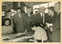 ביקור של נציגי האגודה לידידות ישראל אמריקה, עם שגריר ארה"ב במפעל 'עפרונות ירושלים', 2 מתוך 2.