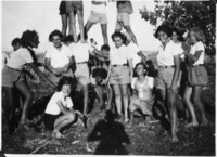 בני כיתתה של רחל ליברמן (לימים כפרי) בפעילות פנאי, מושב נהלל.