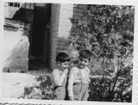 רועי ויחזקאל ביבי ב"גן התות", אהל משה, נחלאות.
