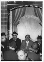 נכבדים בחגיגת מאה שנים להקמת שכונת אהל משה, בית הכנסת אוהל משה, נחלאות, ירושלים.