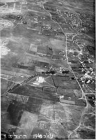 שכונת הרצליה ב', על רכס הכורכר בין ג'ליל מדרום (כיום מחלף הסירה) לכפר שמריהו מצפון (למעלה בתמונה), 1 מתוך 2.