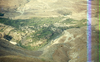 הכפר הסורי אלמוח'ייבה בערוץ נהר הירמוך ממזרח לחמת גדר.