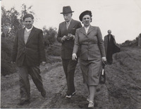 Be'er Tuvia Regional Council - Visit of Lord Gerald Isaacs, 2nd Marquess of Reading, JCA's former president, and his wife Eva Violet Mond-Isaacs, with farmers from Kfar Warburg and Be'er Tuvia.