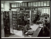 מדור ההשאלה בספריית א. ספיר בפתח תקווה.