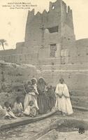 HAUT GUIR (Maroc) Intérieur du Ksar de Bou-Denib Une Famille juive.
