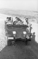 הכנרת: ג'יפ צבאי במוביל המים עם מיכה ברעם.