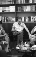 ירושלים: מרואיינים לכתבה על עליה וקליטה של עיתון "הארץ" בבית אגרון.