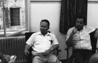 ירושלים: מרואיינים לכתבה על עליה וקליטה של עיתון "הארץ" בבית אגרון.