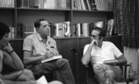 ירושלים: מרואיינים לכתבה על עליה וקליטה של עיתון "הארץ" בבית אגרון.