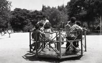 ירושלים: ילדים בגן העצמאות.