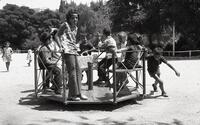 ירושלים: ילדים בגן העצמאות.