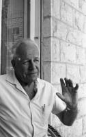 ירושלים: פורטרט של יוסף אבידר בביתו.