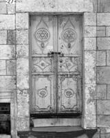 ירושלים: פרטי מבנים בשכונת נחלאות.