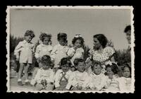 תצלומים - גן - 1952, שבועות.