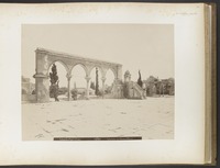 Colonnade & Pulpit of Omar Colonnade et Chaire d'Omar.