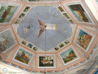 Photograph of: Great Synagogue in Hârlău-Domed ceiling.