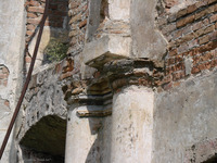 Photograph of: Great Synagogue in Stolin - Prayer hall - Eastern wall : Torah ark structure, lower tier, capitals of the northern columns.