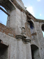 Photograph of: Great Synagogue in Stolin - Prayer hall - Eastern wall : Torah ark structure, southern columns.