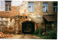 Photograph of: Entrance to the Jewish courtyard next to the Merchants' Synagogue in Mogiliov.