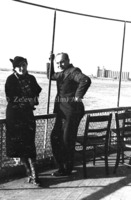 האדריכל יצחק רפופורט ואשתו על רקע נהר סנט קלייר, סארנייה