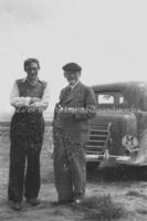 סיני זיגמונט אלכסנדרוביץ' עם משה (מרצל) זינגר, בית יהושע