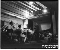 המנצח ב. מולינרי עם מר לברטוב.