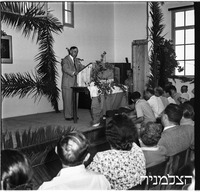 בית יצחק חגיגות 10 שנים 6/1949.