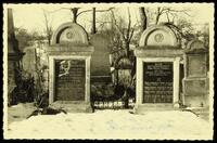 Floss: gravestones of "Hauslehrer Jonas Wetzler" (1942-1918) his wife Fanny Wetzler (1881-1831). Photograph.