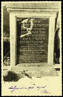 Floss: gravestone of "Hauslehrer Jonas Wetzler (1842-1918). Photograph.