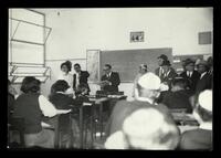 תצלומים - ביקור אנשי "המזרחי" בבית ספר לא ידוע.